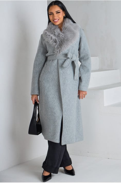 Manteau gris à fourrure ceinturé