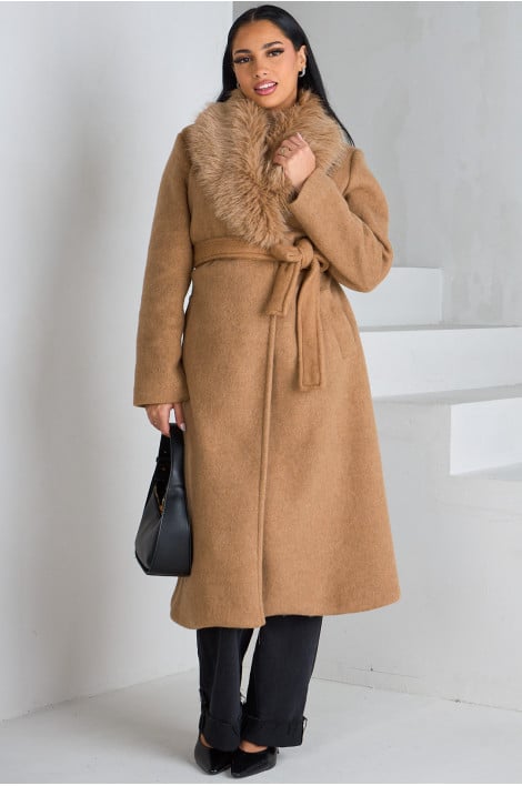 Manteau camel à fourrure ceinturé