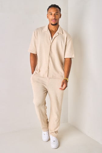 Pantalon coupe droite beige en tissu texturé et ajouré