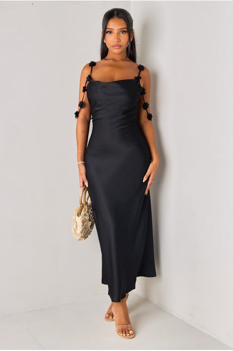 Robe longue noire satinée à bretelles détails fleurs